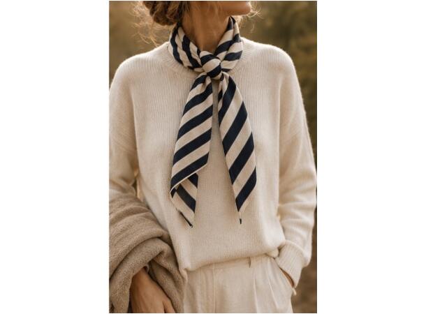 Dame Sjal stripet triangle navy Høst26 