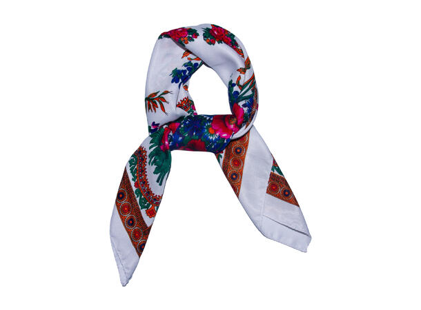 Skjerf m/store blomster 70x70 hvit 