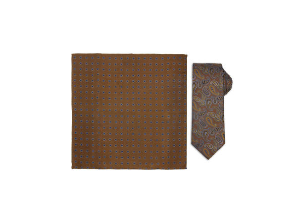 Santi silkeslips+lommetørkle mønstret sett hengende cognac 