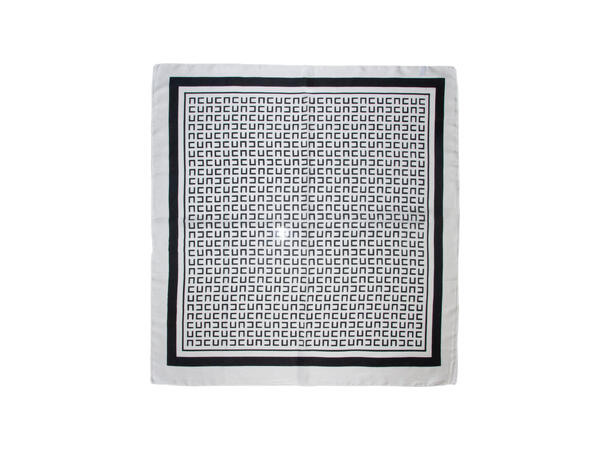 Skjerf enkel mønster 70x70 hvit* 