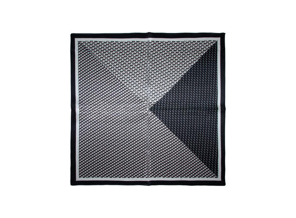 Skjerf enkelt design SILKE 70x70 sort* 